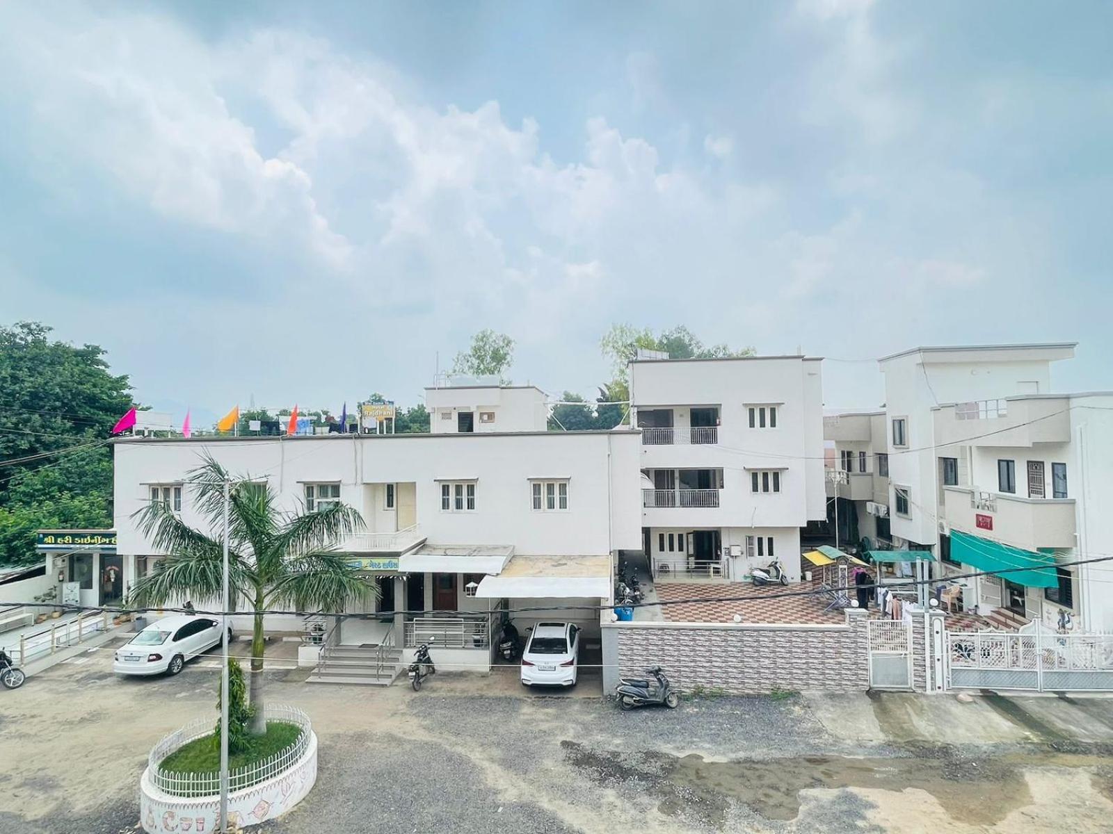 Hotel Rajdhani And Guest House Gujarat - Best Family Hotel In Halol Near Pavagadh And Halol Gidc Esterno foto