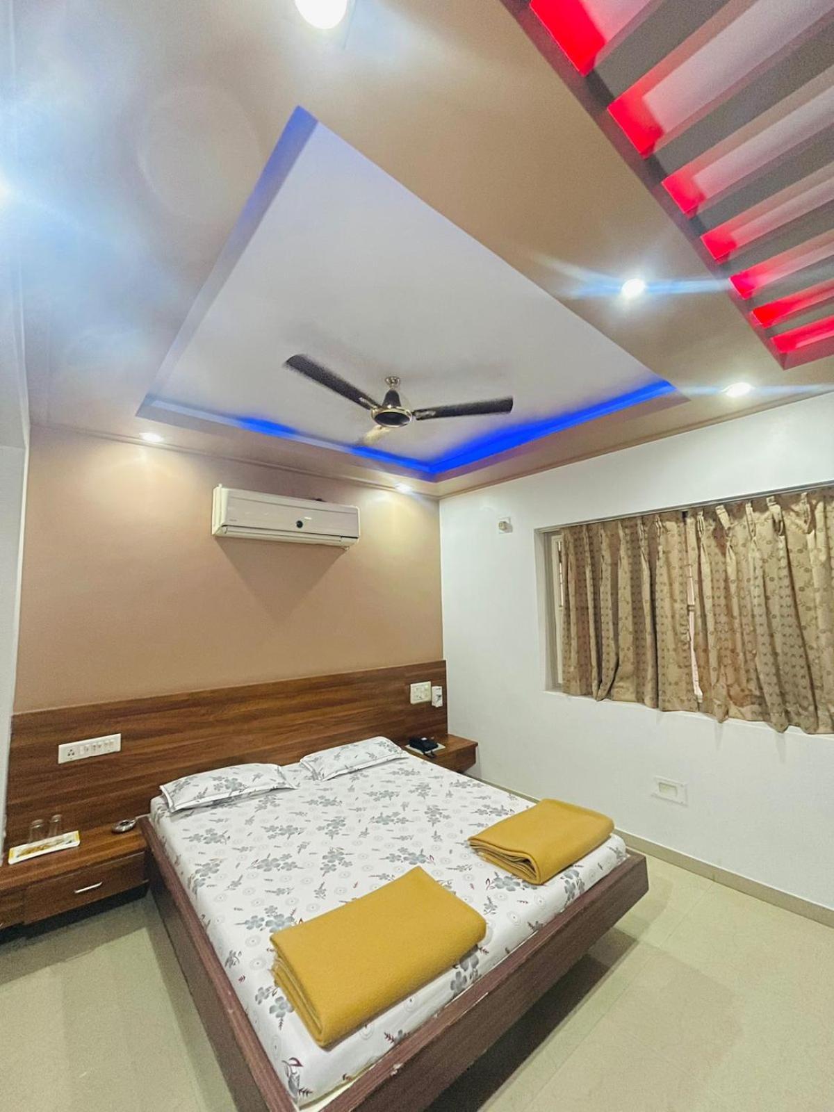 Hotel Rajdhani And Guest House Gujarat - Best Family Hotel In Halol Near Pavagadh And Halol Gidc Esterno foto