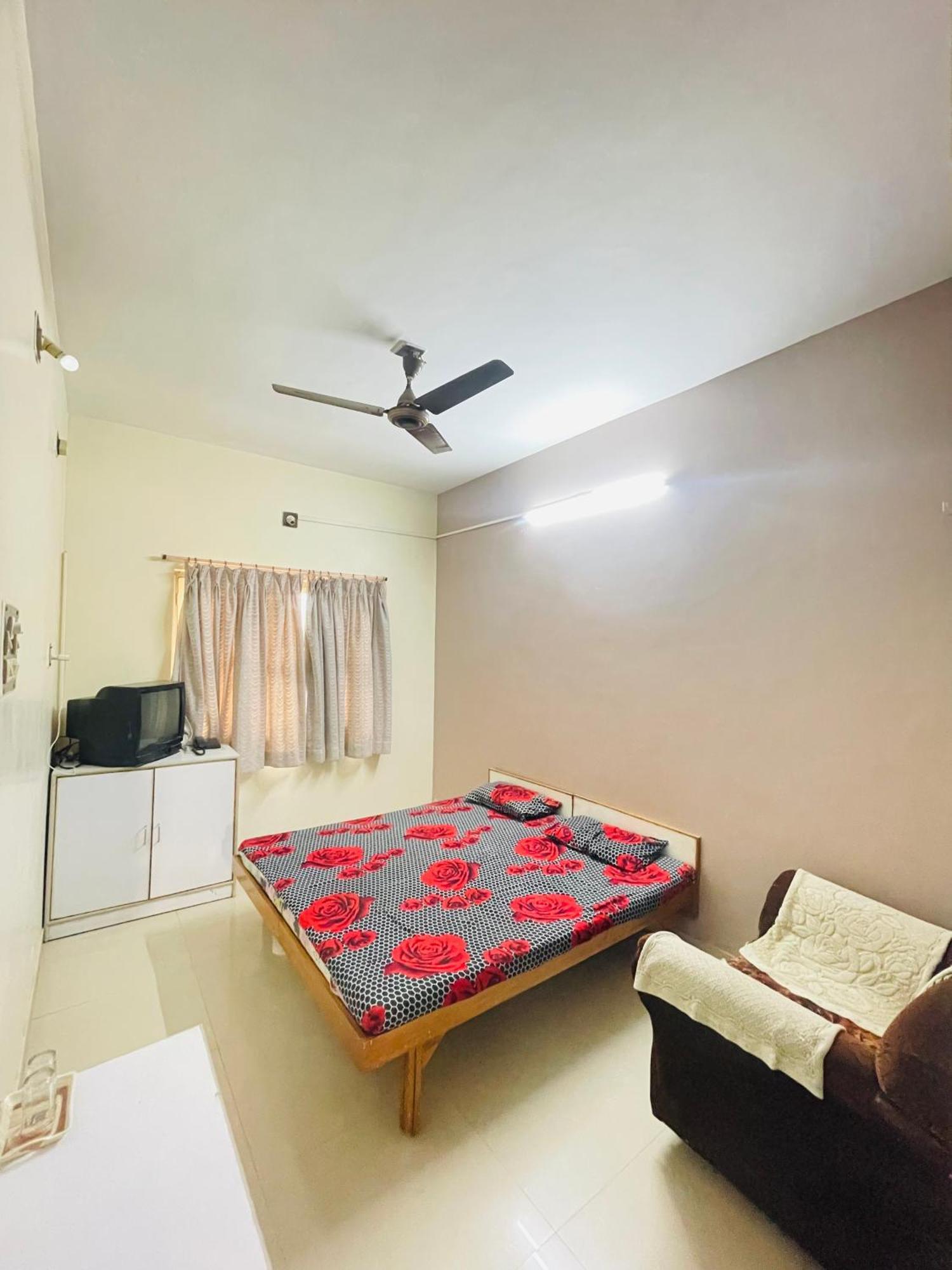 Hotel Rajdhani And Guest House Gujarat - Best Family Hotel In Halol Near Pavagadh And Halol Gidc Camera foto