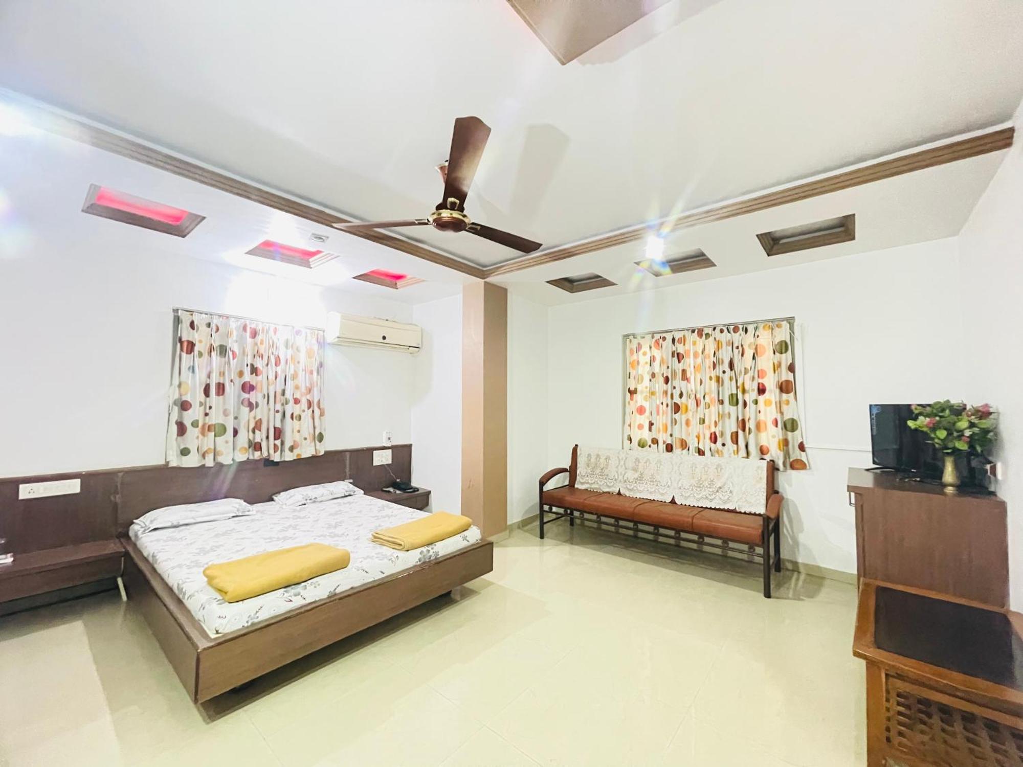 Hotel Rajdhani And Guest House Gujarat - Best Family Hotel In Halol Near Pavagadh And Halol Gidc Esterno foto