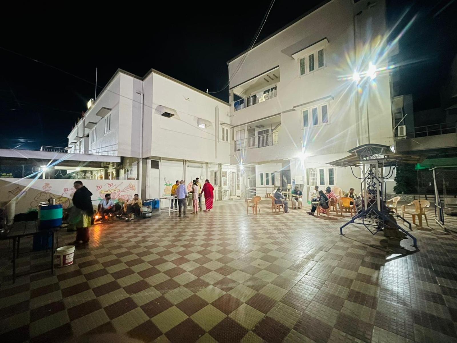 Hotel Rajdhani And Guest House Gujarat - Best Family Hotel In Halol Near Pavagadh And Halol Gidc Esterno foto