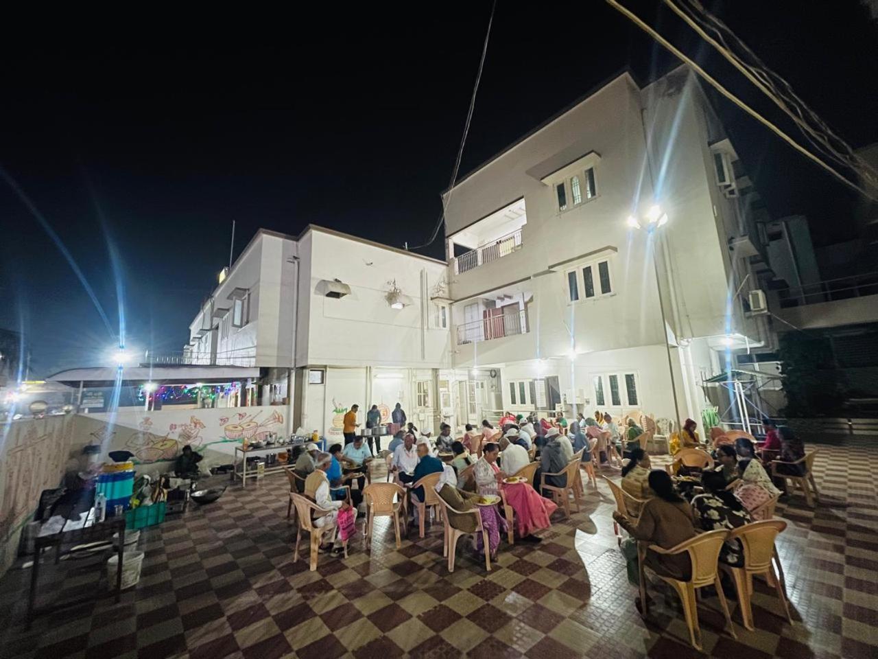 Hotel Rajdhani And Guest House Gujarat - Best Family Hotel In Halol Near Pavagadh And Halol Gidc Esterno foto